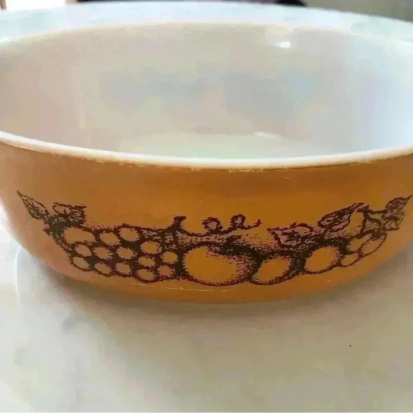 Vintage Pyrex  Old Orchard 1.5 quart casserole dish - Picture 2 of 8